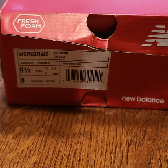 New Balance Fresh Foam Women's 9.5 - Picture 6 of 6